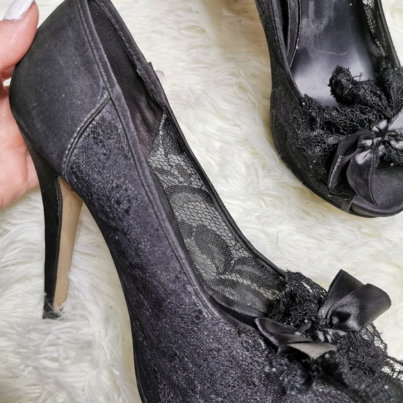 Laced Aldo shoes with Satin Bow - Picture 2 of 6